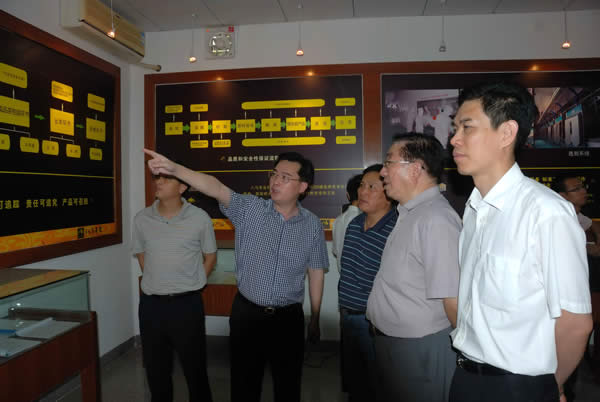 陈宗懋院士一行参观安溪铁观音集团