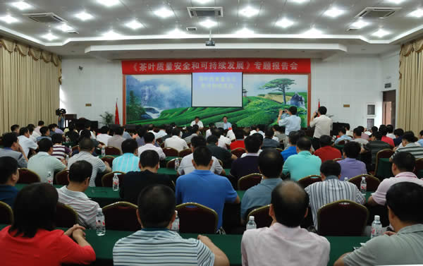 陈宗懋院士为安溪县党政领导作《茶叶质量安全和可持续发展》专题报告